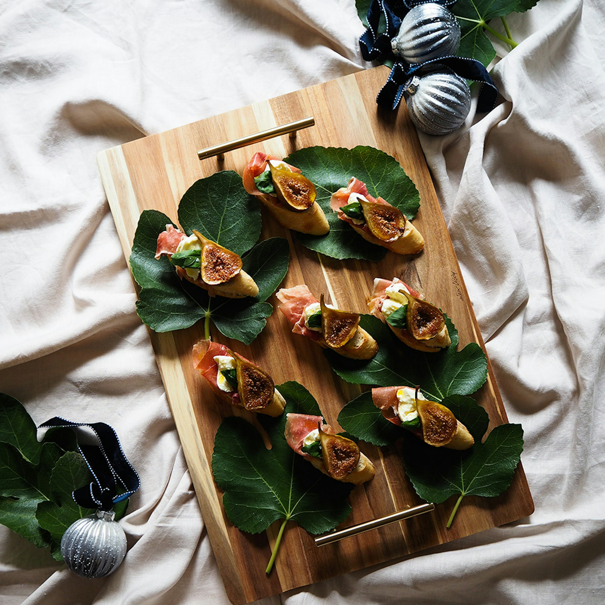 Caramelised Fig, Prosciutto and Mozzarella Crostini Recipe